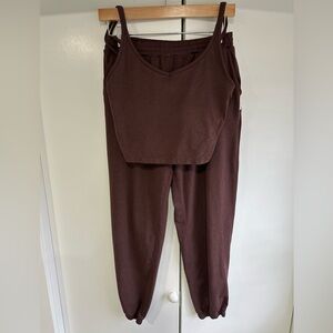 Vuori Women’s Boyfriend Jogger and Halo Performance Top Set in Brown